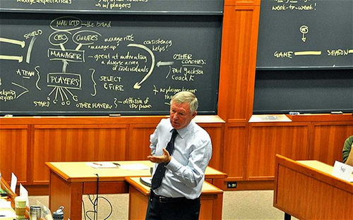 Sir Alex Ferguson chuyển nghề “gõ đầu trẻ”?