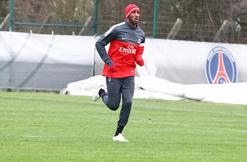 Juventus mời Anelka vực dậy hàng công