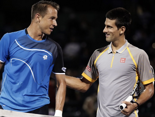 Djokovic ra quân thuận lợi ở Miami Masters