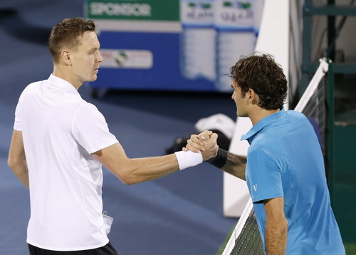 Đương kim vô địch Federer gục ngã