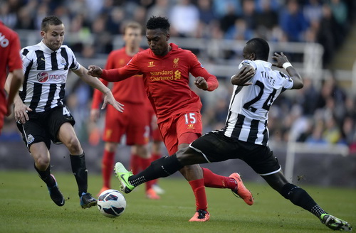 Đè bẹp Newcastle 6-0, Liverpool nhuộm đỏ St. James' Park