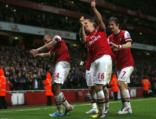 Arsenal tiễn Wigan xuống Giải Hạng nhất Anh
