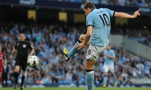 Man City thắng tối thiểu, Swansea ngược dòng hạ gục Wigan