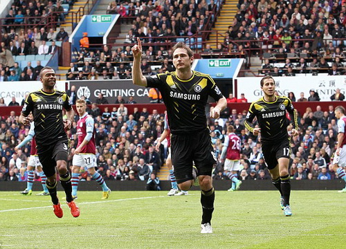 Lampard thành huyền thoại sống của Chelsea