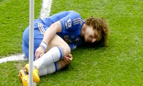 HLV Ferguson chỉ trích sao Chelsea "đóng kịch" khiến học trò bị đuổi