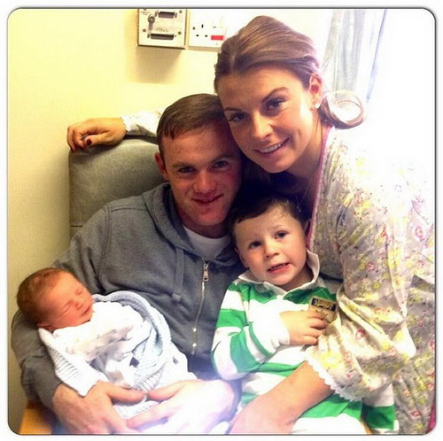 Gia đình Rooney đón quý tử Klay