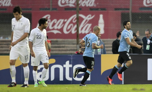 Suarez ghi bàn quyết định, nhấn chìm tuyển Pháp