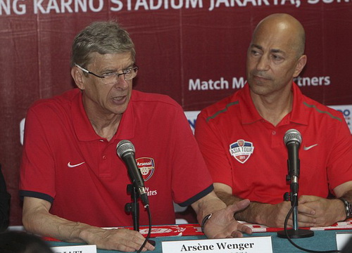 HLV Wenger vẫn chung thủy với Arsenal