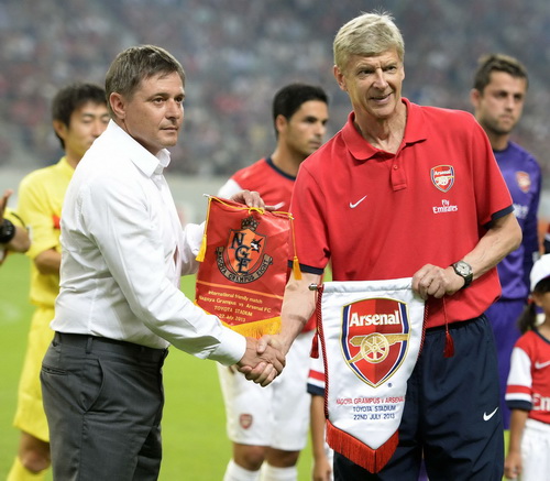 Arsenal đánh bại Nagoya Grampus 3-1