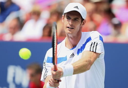 Hai nhà vô địch Wimbledon thẳng tiến