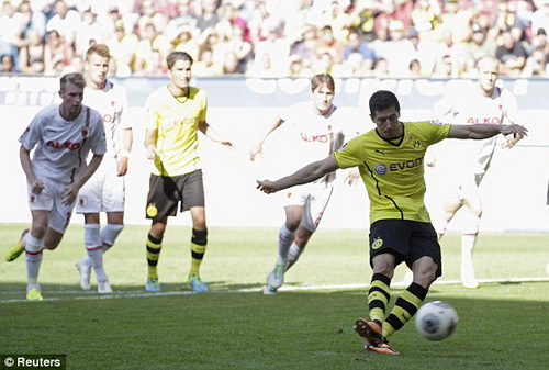Tăng lương gấp 3, Dortmund tháo "ngòi nổ” Lewandowski
