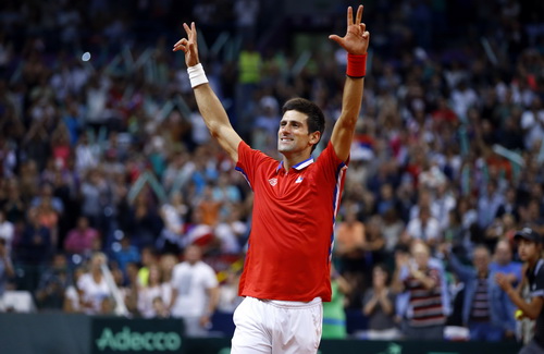 Djokovic tỏa sáng, Serbia giành quyền dự chung kết