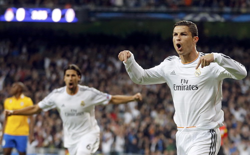 Ibrahimovic lập đại công, Ronaldo nhấn chìm Juventus