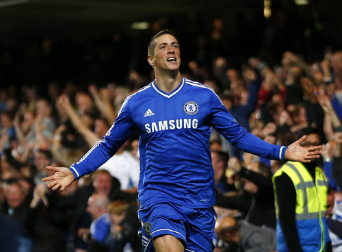 Thủ môn Hart sai lầm, Man City thua tức tưởi Chelsea