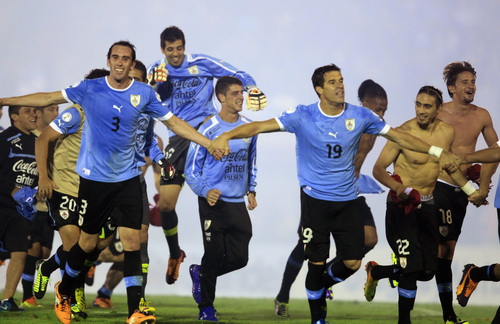 Uruguay giành suất vé thứ 32 đến Brazil