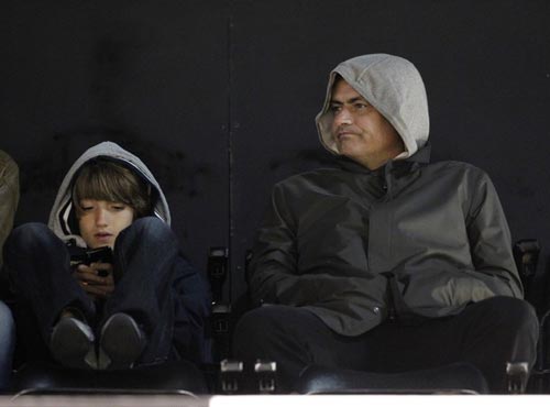 Con trai ông Mourinho chơi bóng cho kình địch Fulham