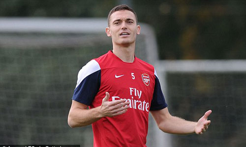 Vermaelen dọa rời Arsenal nếu không được đá chính