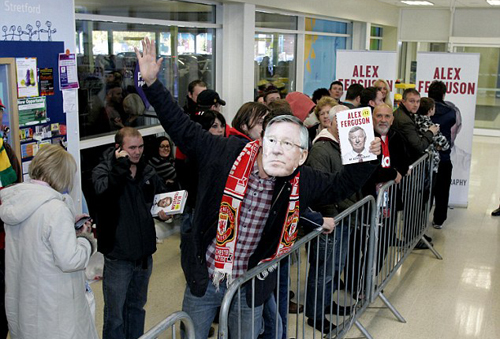 “Rồng rắn” xếp hàng chờ mua tự truyện Alex Ferguson