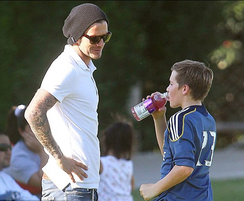 Con trai Beckham muốn nối nghiệp cha ở M.U
