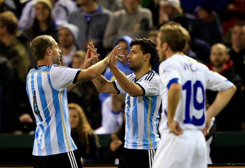 Argentina - Bosnia 2-0: Vắng Messi, Aguero tỏa sáng