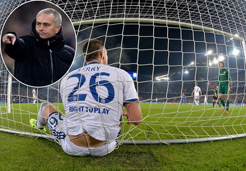 HLV Mourinho: Các cầu thủ Chelsea vừa đá vừa ngủ!