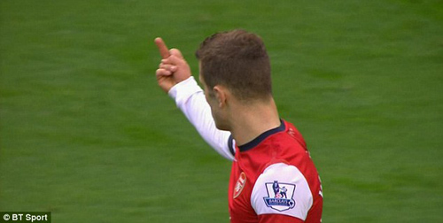 Chĩa “ngón tay thối”, sao Arsenal đối mặt với án phạt