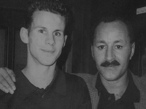 Tiền vệ Giggs bị tố bỏ mặc cha lúc bệnh nặng