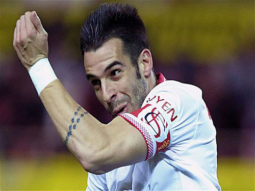 Man City buông Cavani, nhắm Negredo