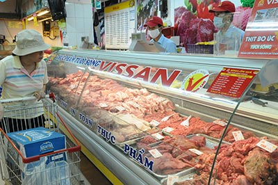 TỰ THUA TRÊN SÂN NHÀ: Thịt ngoại lấn thịt nội