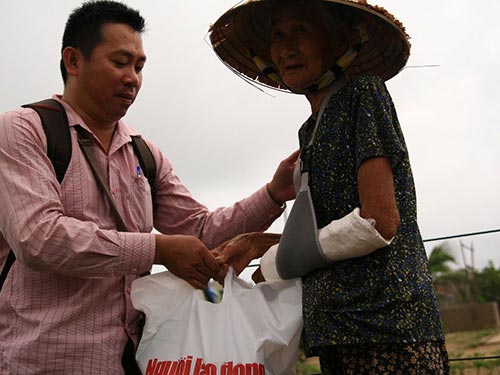 Quà quý đến vùng rốn bão