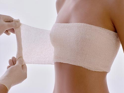 Đưa người yêu đi nâng ngực trước ngày cưới