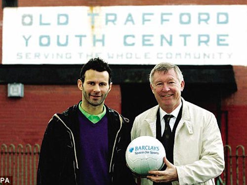 Sir Alex chọn Giggs ngồi "ghế nóng"