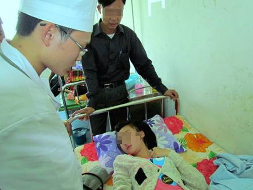 Tạm thôi học nữ sinh bị đánh chấn thương sọ não