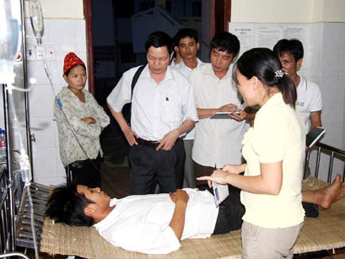 Ăn thịt trâu bị rắn cắn, 60 người nhiễm độc