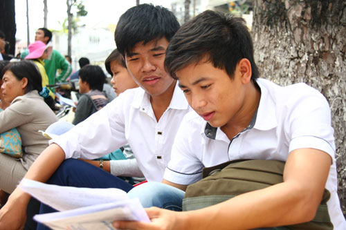 Tuyển sinh ĐH-CĐ 2012: Phổ điểm rộng, điểm chuẩn tăng