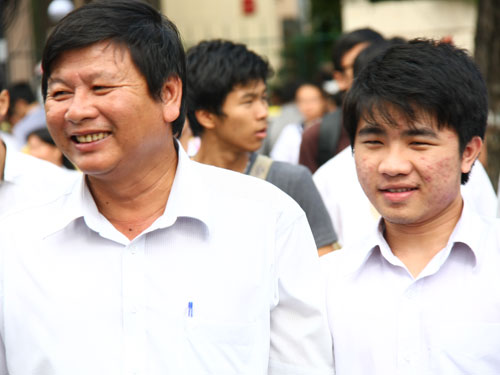 Đợt 1 thi ĐH-CĐ: 131 thí sinh, giám thị bị kỷ luật