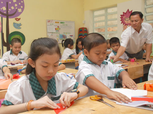 Đề nghị ngưng thu tiền cơ sở vật chất ở trường học