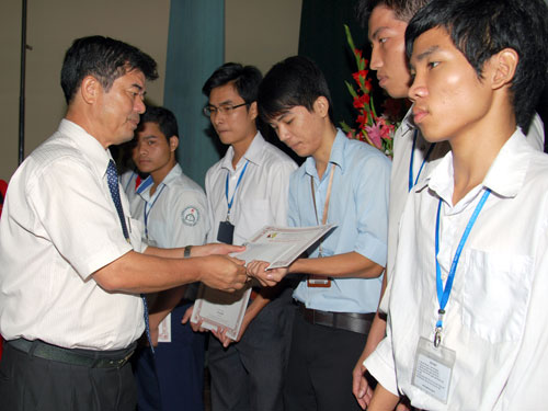 Trao học bổng Nguyễn Trường Tộ cho 184 sinh viên