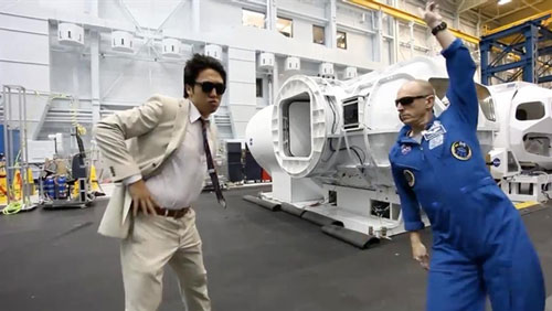 Phi hành gia NASA nhảy Gangnam Style