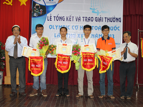 Trao giải thưởng Olympic cơ học toàn quốc