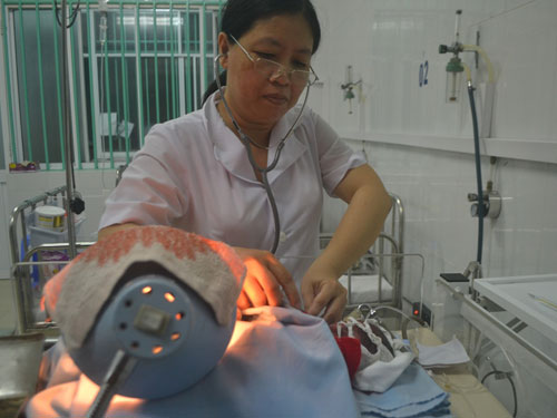 Cháu bé suýt bị chôn sống đã qua đời