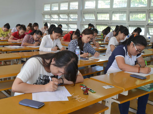 Điểm chuẩn dự kiến vào Trường ĐH Kinh tế - Luật TP HCM