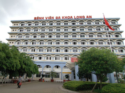 Nam bệnh nhân trốn người nhà, nhảy lầu tự tử