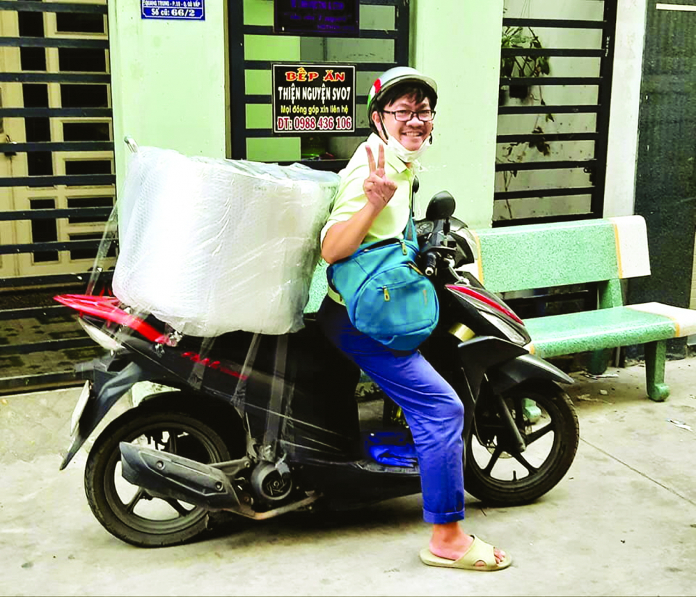 H&igrave;nh ảnh quen thuộc của &ldquo;anh ch&agrave;ng từ thiện&rdquo; 