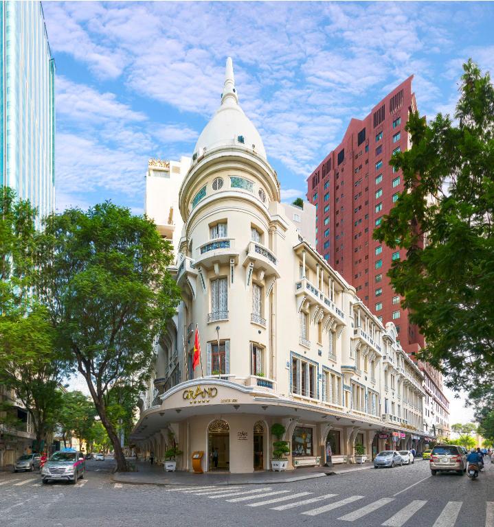 Grand Hotel l&agrave; một trong những kh&aacute;ch sạn cổ của S&agrave;i G&ograve;n.