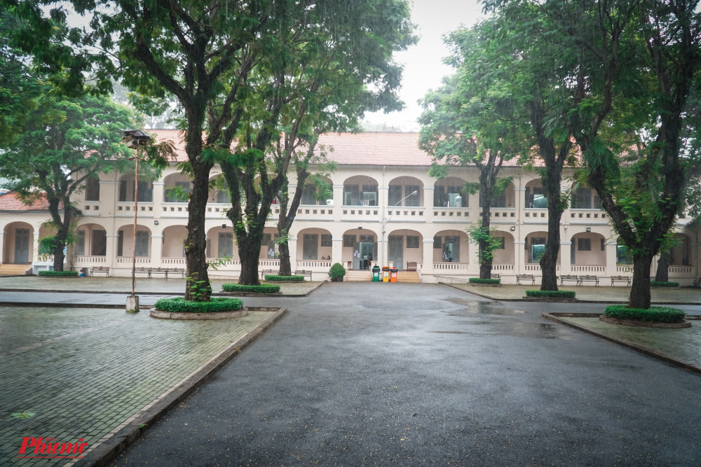 Tuy nhi&ecirc;n, được 10 ph&uacute;t sau, trời bắt đầu đỗ mưa to