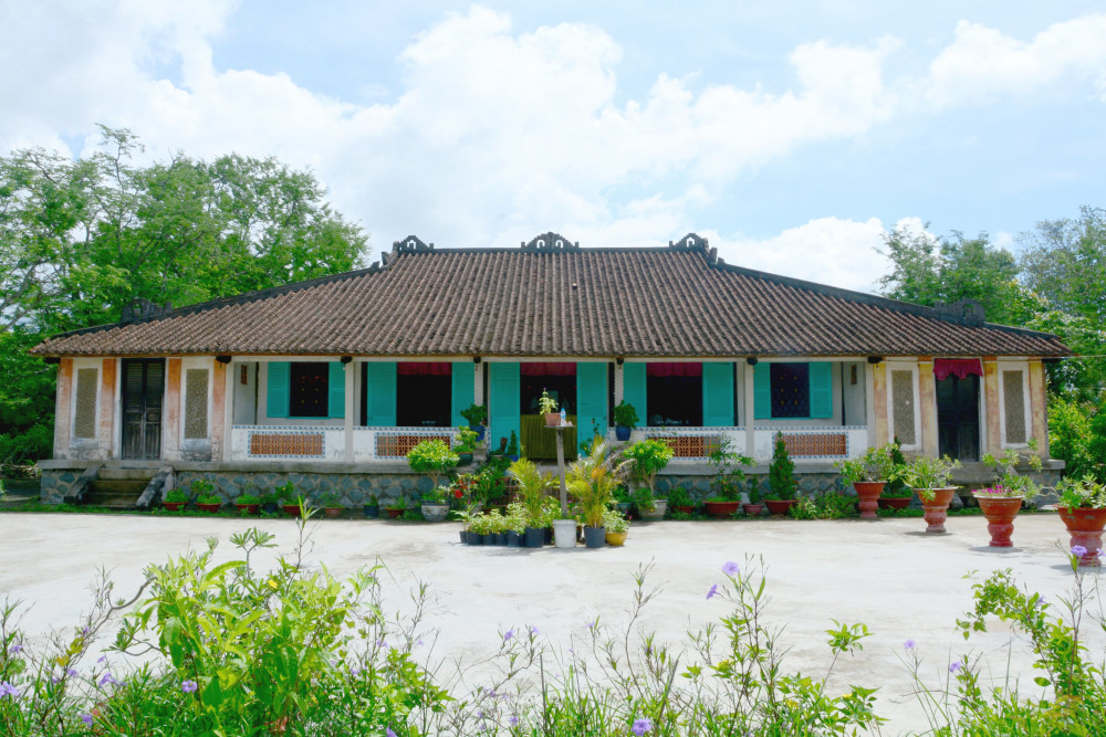 nhà trăm c&ocirc;̣t