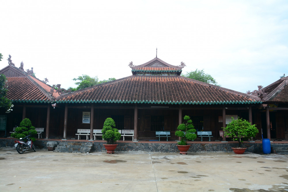 Ch&ugrave;a T&ocirc;n Thạnh, nơi cụ Đồ Chiểu ở v&agrave; viết b&agrave;i Lục V&acirc;n Ti&ecirc;n v&agrave; Văn Tế Nghĩa Sĩ Cần Giuộc.