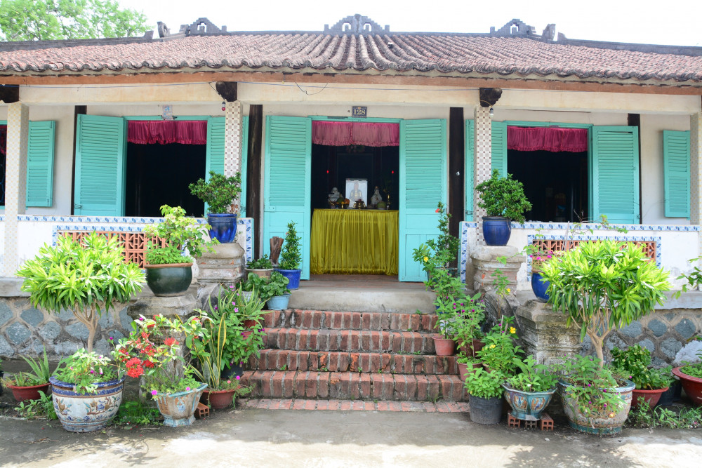 nhà trăm c&ocirc;̣t