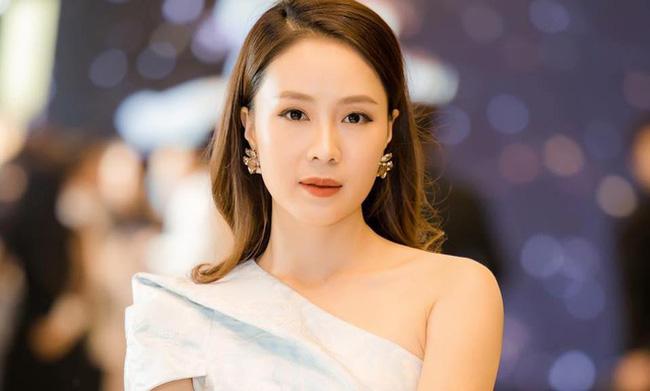 Diễn viên Hồng Diễm nhận giải Nữ diễn viên ấn tượng sau 3 lần lọt vào hạng mục đề cử.